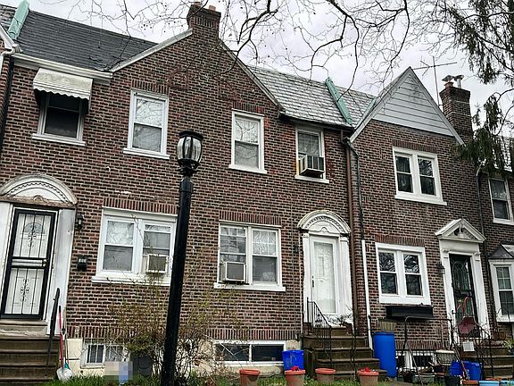 3rd image of 355 E Gorgas Ln