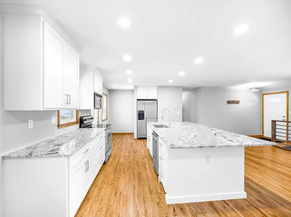 8309 Harrison Rd, Bloomington, MN 55437