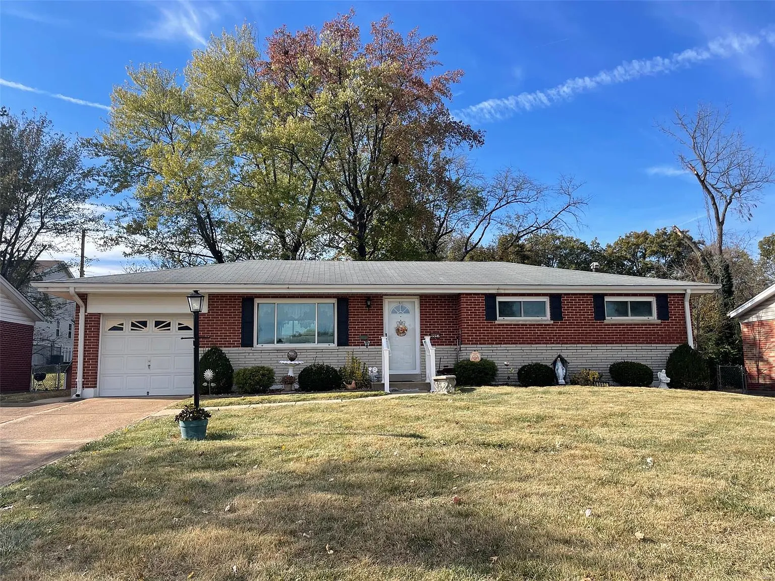 9957 Markhall Ln photo 1