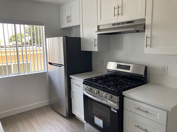 2nd image of 148 N Saint Andrews Pl #23