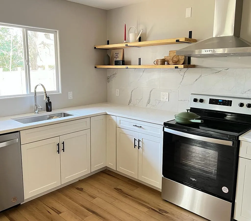 Kitchen - 811 Sussex Dr