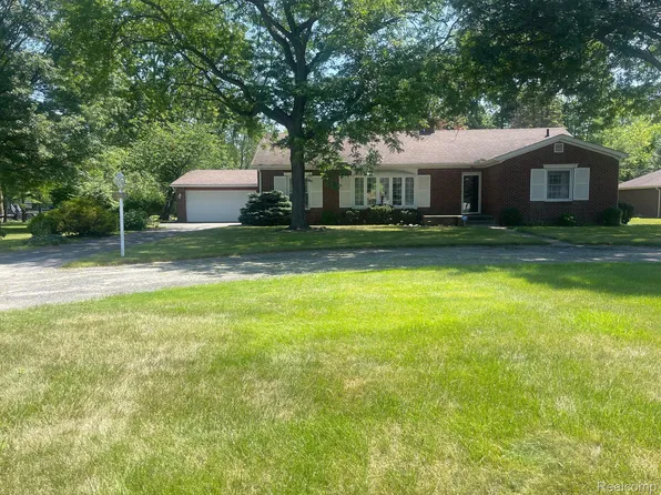 31263 Olmstead Rd, Rockwood, MI 48173