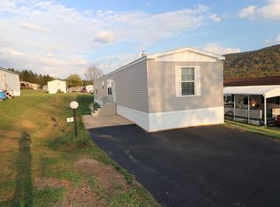 8 Chestnut Ridge Cir, Kunkletown, PA 18058