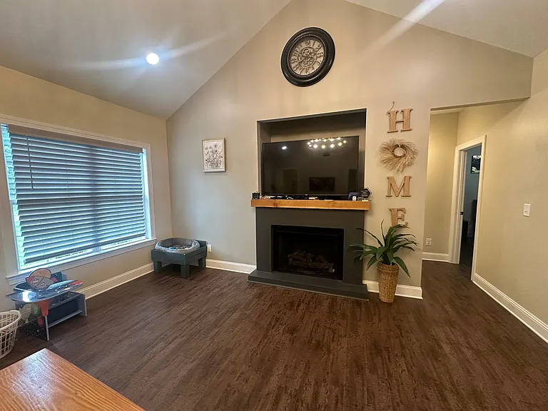 32 Sarjon Cir — Photo 3