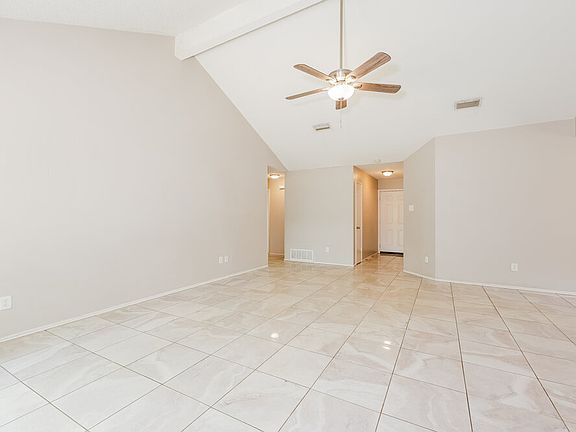 4th image of 922 Elliott Dr