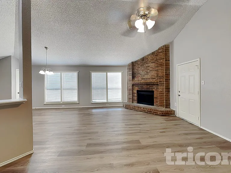 10008 Buffalo Grove Rd — Photo 2