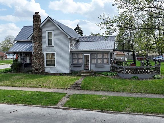 3rd image of 602 Maple St