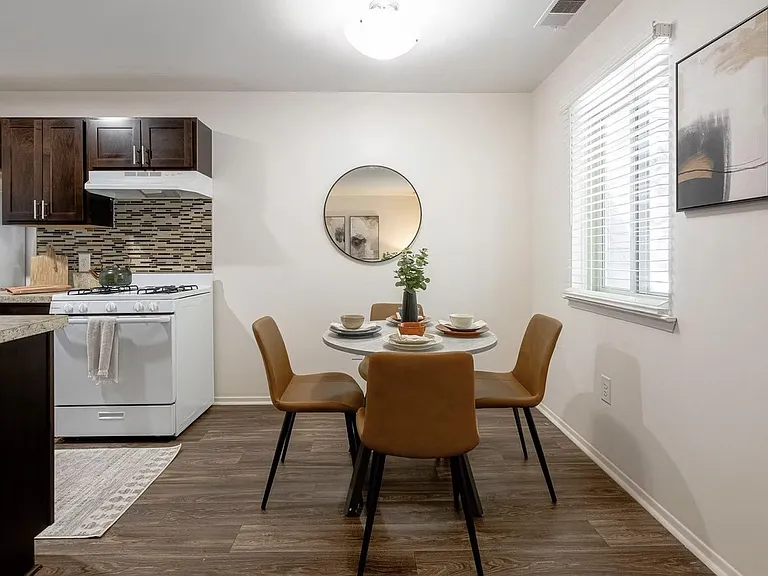 Meadowbrook Village Apartments — Photo 8