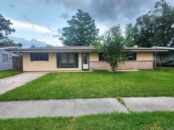 313 Hospital Dr, Raceland, LA 70394