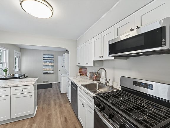 4th image of 300 106th Ave NW