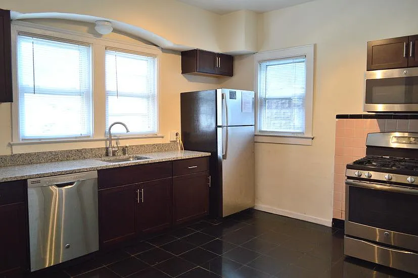 Studio, $1,300 — Photo 2
