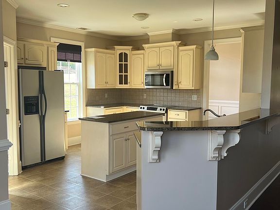 2nd image of 332 Saddlebrook Trail