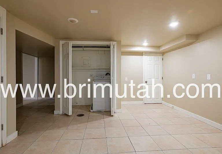 2393 E 3000 S — Photo 21