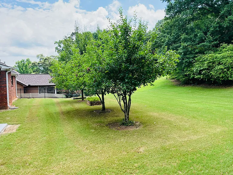 5750 Crest Hill Dr — Photo 35