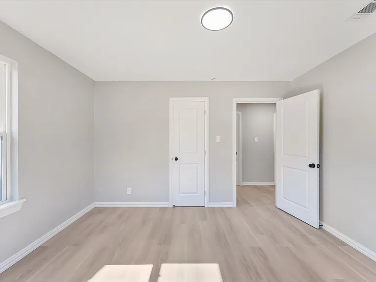 5329 Bourquin St — Photo 10