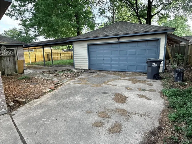 17719 Windy Point Dr — Photo 32