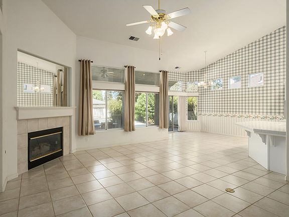 5th image of 6457 N Selland Ave
