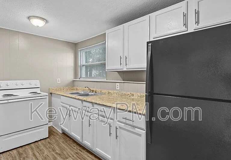 116 Argyle Ave #B — Photo 6
