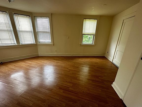 4th image of 262 Bayville Ave Floor 2