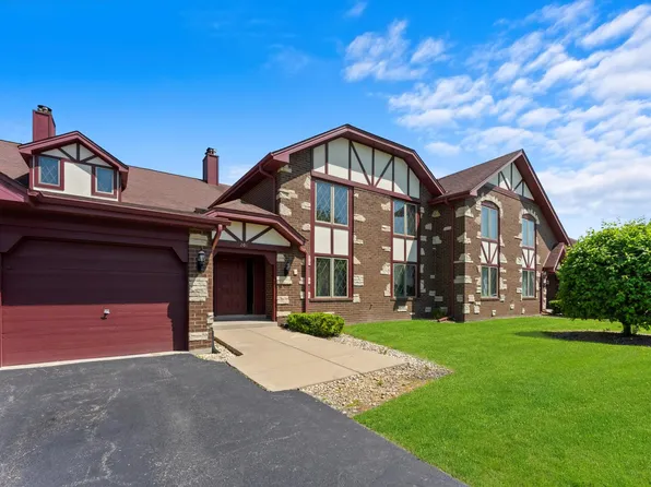 201 Lake Dr APT 2B, Olympia Fields, IL 60461