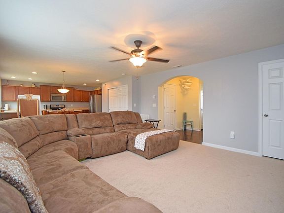 5th image of 104 Zachary Dr