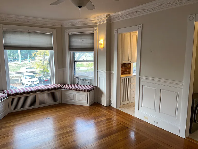 35 Bay State Rd #1R — Photo 3