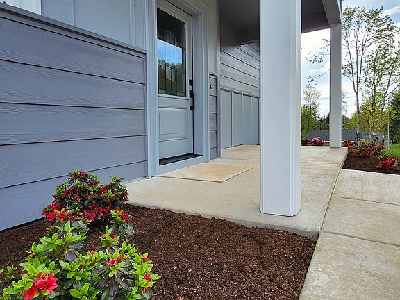 16-28 Glenbrook Porch