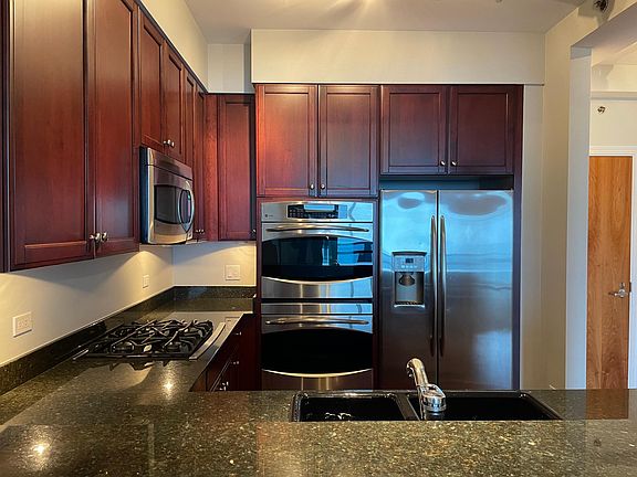 4th image of 1211 S Prairie Ave APT 1603