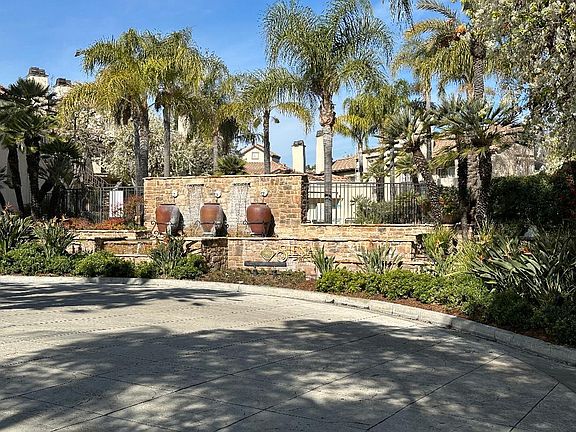 2nd image of 24159 Del Monte Dr Unit 385