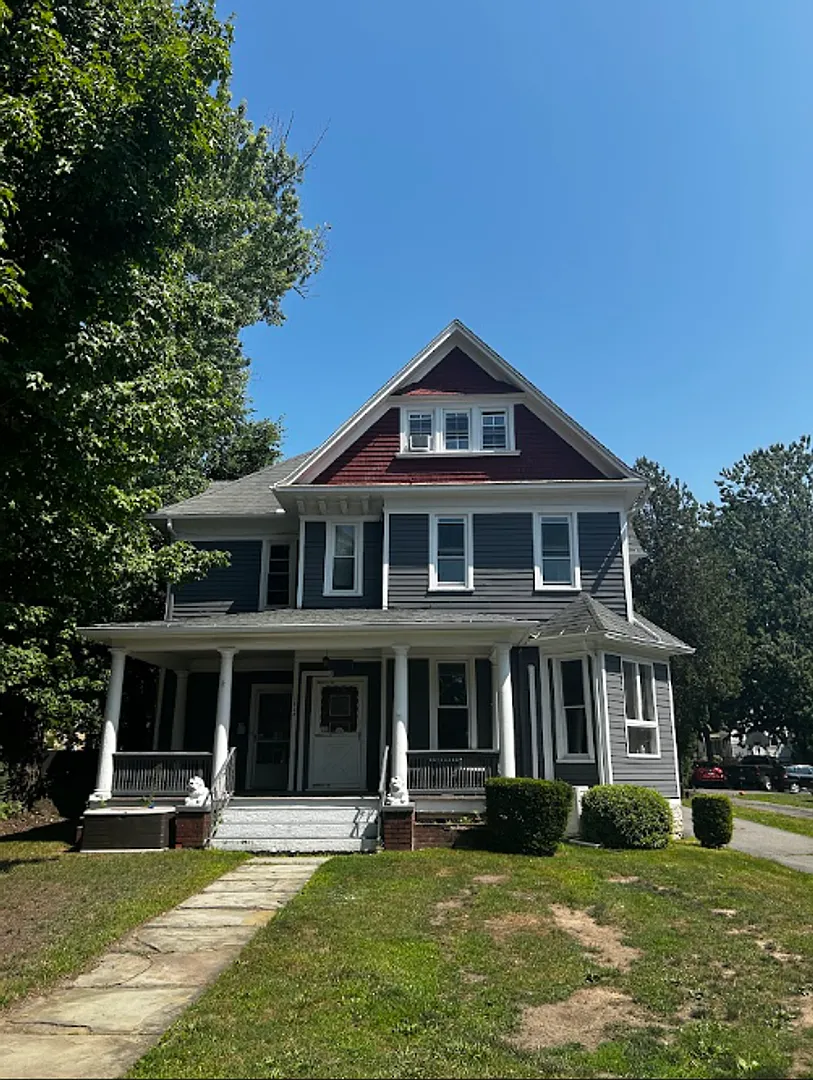 1638 Sanderson Avenue — Photo 1