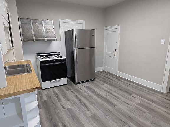 3rd image of 590 Sherman St #592