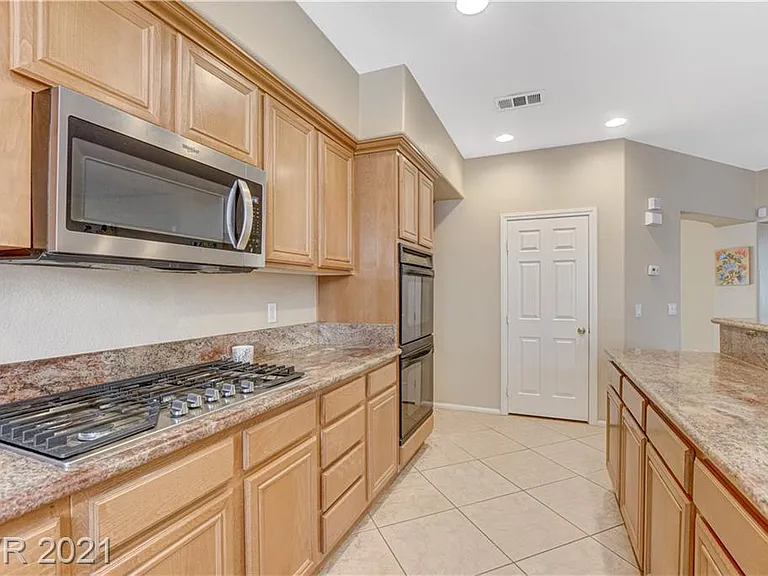 449 Eternity St — Photo 10
