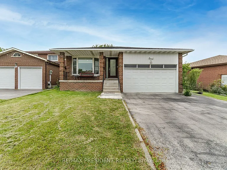 13 Panorama Cres — Photo 2