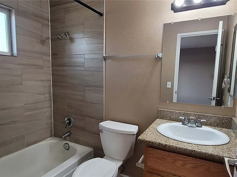 305 N 10th St #31 — Photo 5
