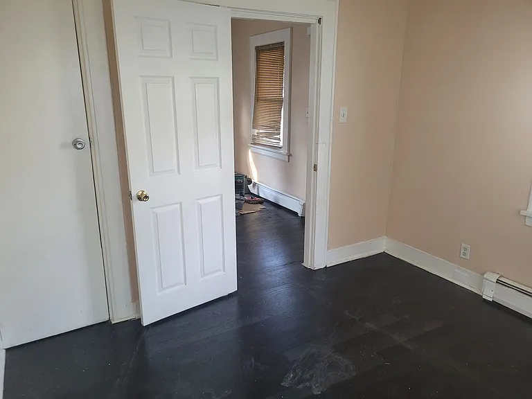 24 Valley St — Photo 8