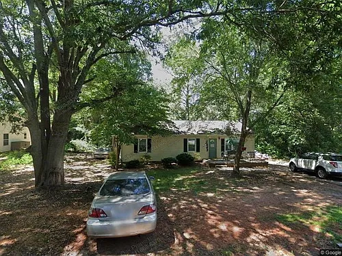 108 Hawthorne Dr Photo 1