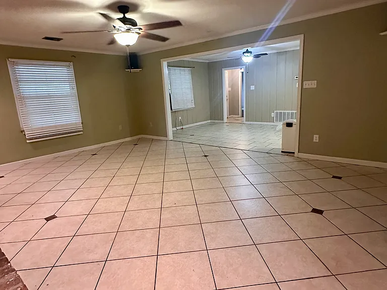 1564 Montclair Cir S — Photo 3