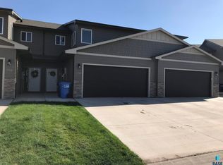 5504 S Seville Pl, Sioux Falls, SD 57108