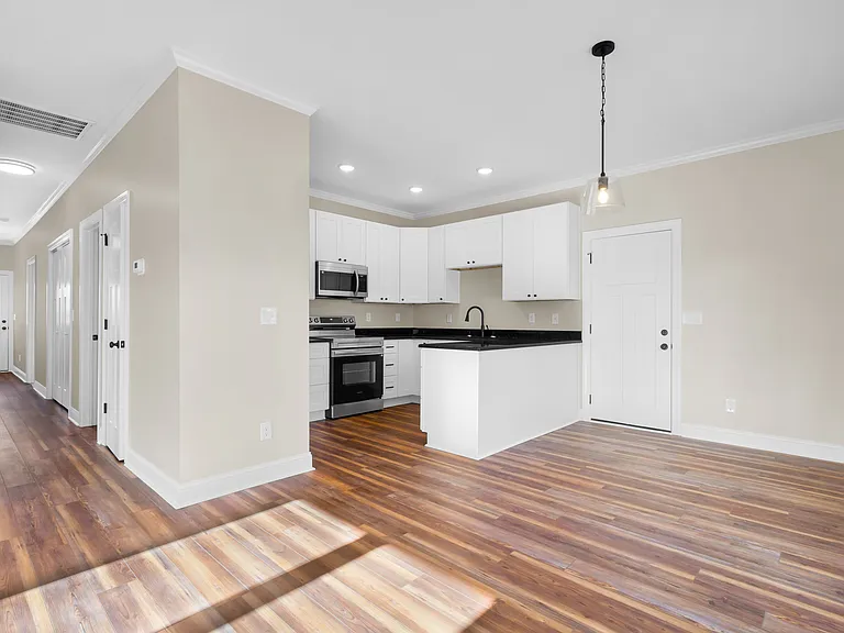 136 Macdonald Blvd — Photo 9