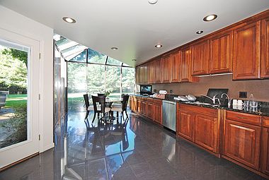 5th image of 18 Grace Dr