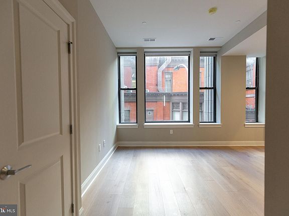 5th image of 1411-6 Walnut St #211