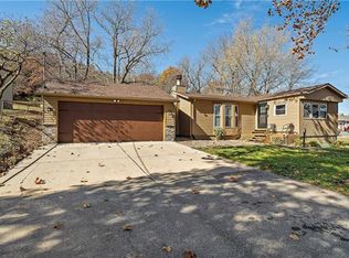 5902 S Minter Rd, Grain Valley, MO 64029