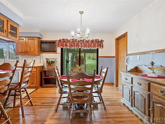 3rd image of 3084 Lynn Dr