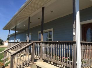 902 E 316th St, Vermillion, SD 57069