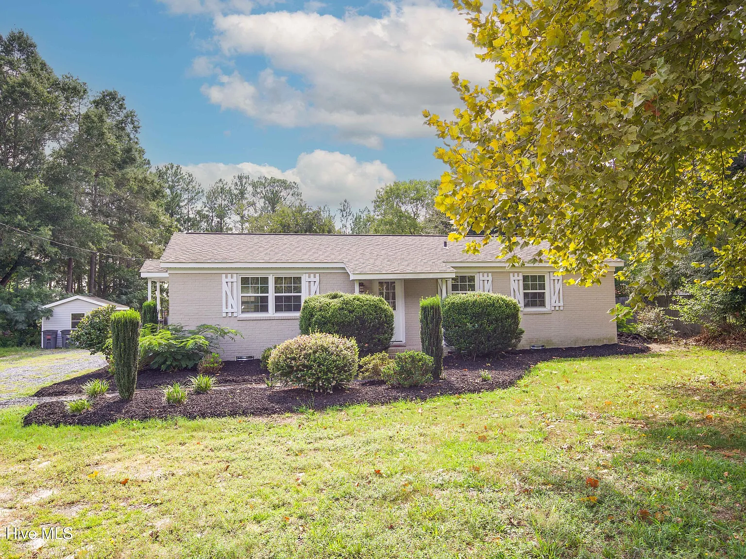 3 bed, 2.0 bath, 1135 sqft, $1,975 — Photo 1