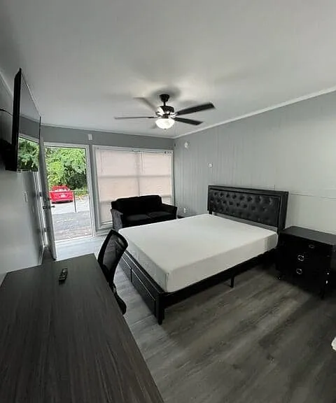 401 Smith St #B13 — Photo 5