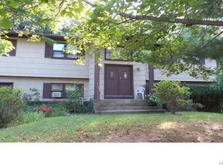 15 Dunhill Ln, Monsey, NY 10952