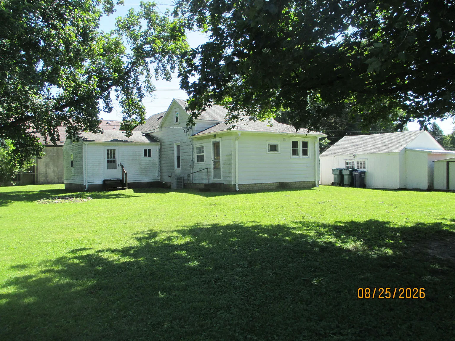 3 bed, 1404 sqft, $1,100 — Photo 3