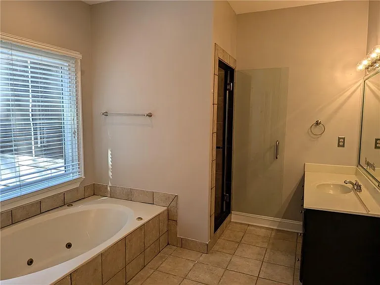 4401 Riverlake Way — Photo 22