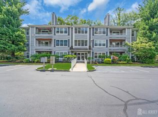 2212 Candlelight Ct, Helmetta, NJ 08828